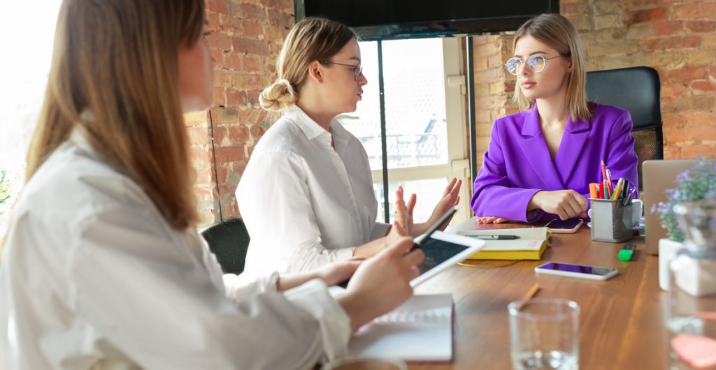 leader-young-caucasian-business-woman-modern-office-with-team-meeting-tasks-giving-women-front-office-working